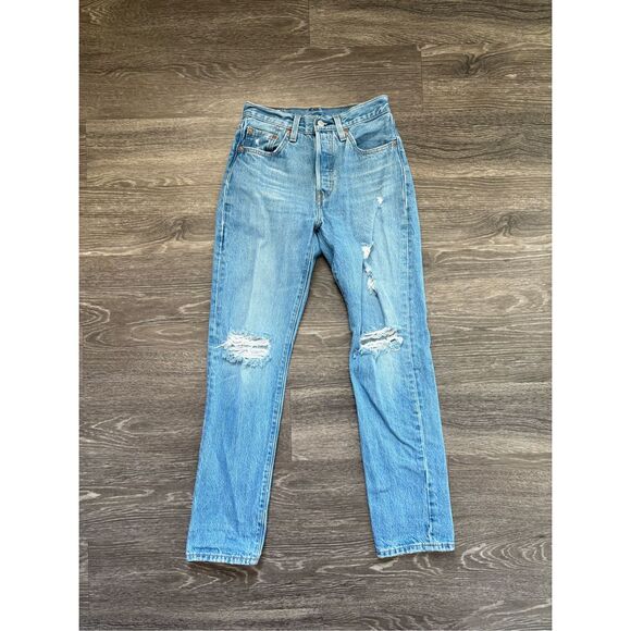 Levi’s Premium Denim Wedgie Straight Distressed Light Wash Jeans Size 24x30 - Picture 1 of 6